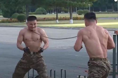 Triều Tiên 'tung' video thể hiện những pha nguy hiểm của binh sĩ