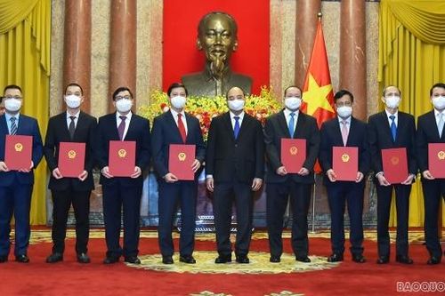 Toàn cảnh lễ trao quyết định bổ nhiệm Đại sứ Việt Nam tại nước ngoài nhiệm kỳ 2021-2024 lần thứ nhất qua ảnh