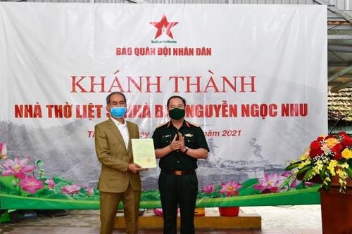Báo Quân đội nhân dân khánh thành và bàn giao nhà thờ cho thân nhân liệt sĩ, nhà báo