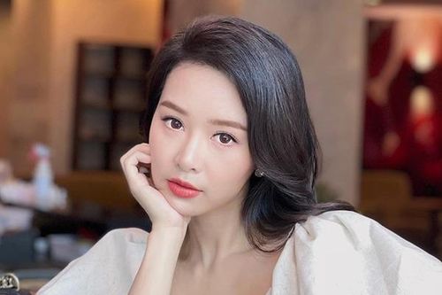 Nhan sắc của MC VTV từng bị cắt sóng vì gương mặt quá trẻ