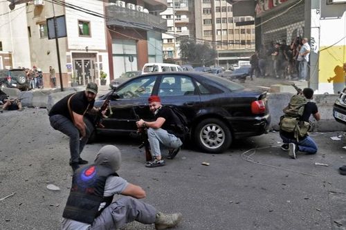 Đấu súng giữa biểu tình ở Beirut, nhiều người thương vong