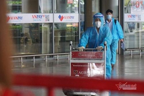 Phát hiện F0 trên chuyến bay hồi hương, Đà Nẵng cách ly tập trung người cùng khoang
