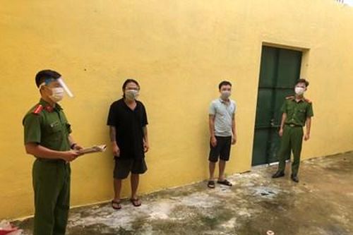 Bắt 2 đối tượng truy nã lẩn trốn ở TP Hồ Chí Minh