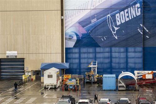 Boeing ra điều kiện tuyển dụng, Canada chưa đồng ý tiêm tăng cường