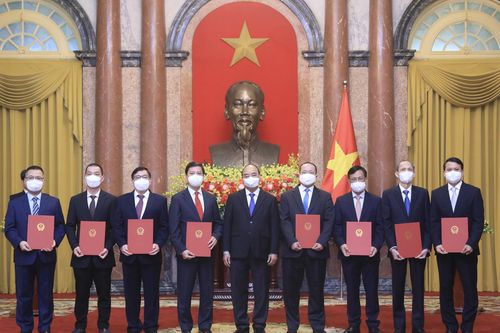 Chủ tịch nước trao quyết định bổ nhiệm 8 đại sứ Việt Nam tại các nước