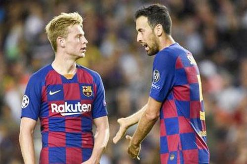 Nghịch lý ở hàng tiền vệ của Barca