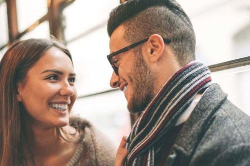 Đàn ông có 6 biểu hiện này là đang yêu bạn điên dại dù không hé miệng nói ra
