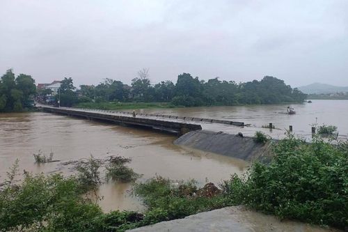 Hơn 42.000 học sinh Hà Tĩnh nghỉ học do ảnh hưởng cơn bão số 8