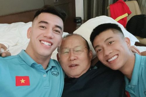 HLV Park Hang Seo xúc động chia tay tuyển Việt Nam