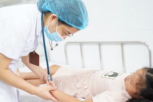 2 anh em ruột mắc SXH, người anh nguy kịch do nhập viện muộn