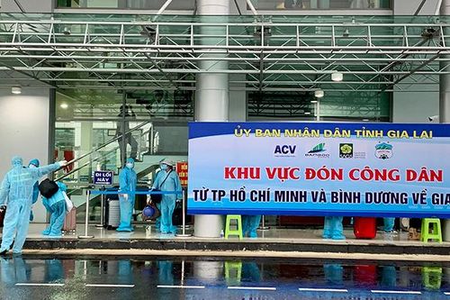 Gia Lai: Đón chuyến bay thí điểm đầu tiên về từ TP. Hồ Chí Minh
