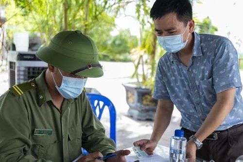 Quảng Ninh chỉ xét nghiệm COVID-19 với người đến từ địa phương nguy cơ rất cao