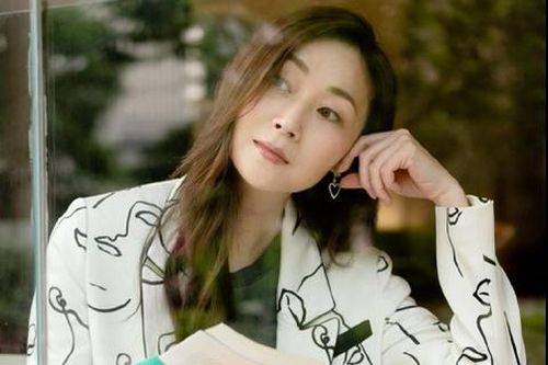 Diễn viên Vạn Ỷ Văn bỏ phố lên núi sống