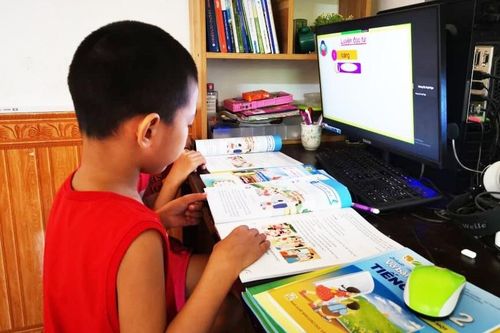 Học sinh Hà Nội tiếp tục học trực tuyến