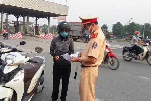 Vì sao Đồng Nai chưa cho phép người lao động vào tỉnh bằng xe máy?