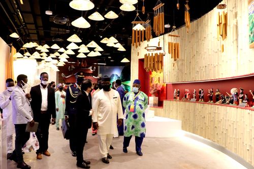 Tổng thống Sierra Leone thăm Nhà triển lãm Việt Nam tại EXPO 2020 Dubai