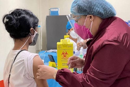Philippines khởi động tiêm vaccine ngừa Covid-19 cho trẻ 12-17 tuổi