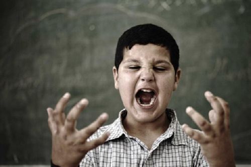Đáng sợ hội chứng bàn tay 'ma quỷ' tự bóp cổ chính chủ nhân