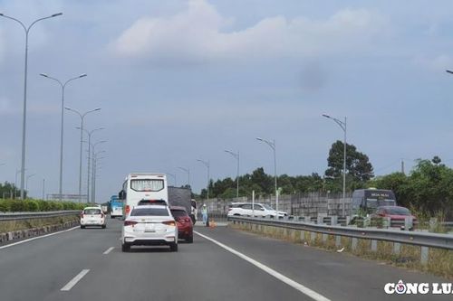 Giao thông đi lại của người dân: Trên thoáng dưới tắc