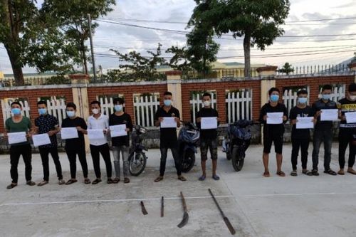 Mâu thuẫn qua mạng, nhóm thanh niên vác mã tấu đi 'hỗn chiến'