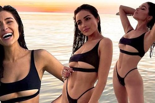 Hoa hậu Olivia Culpo mặc bikini cắt xẻ phô chân ngực 'bỏng mắt'