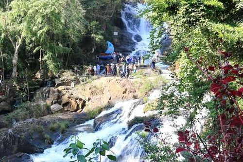 Đà Lạt mở cửa du lịch, Khánh Hòa cho tắm biển trở lại