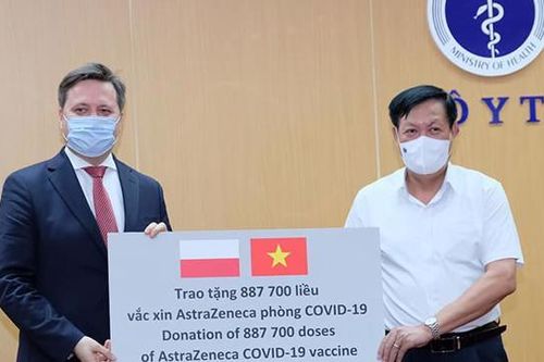 Tiếp nhận gần 2 triệu liều vaccine AstraZeneca do Ba Lan và Hàn Quốc tài trợ