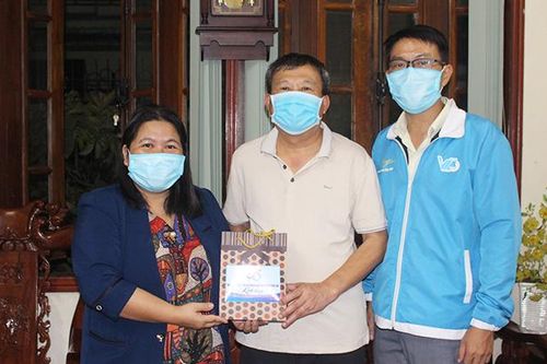 Hội LHTN Việt Nam tỉnh Gia Lai thăm, tặng quà nguyên lãnh đạo Hội qua các thời kỳ