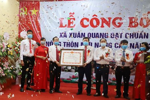 Xuân Quang đón Bằng công nhận xã đạt chuẩn nông thôn mới nâng cao
