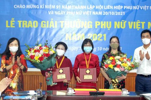 Trao giải thưởng Phụ nữ Việt Nam năm 2021