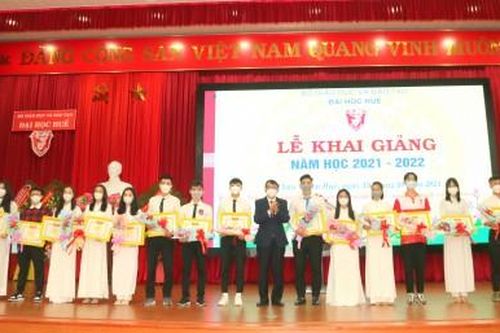 Giáo dục Tin tức giáo dục Lần đầu tiên, Đại học Huế tổ chức khai giảng trực tiếp kết hợp trực tuyến