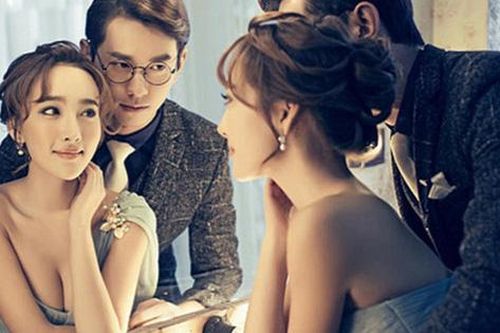 Chồng nói dối đi công tác để đi chơi với bồ nơi sang chảnh, nên phá hỏng hay bám theo đánh ghen?