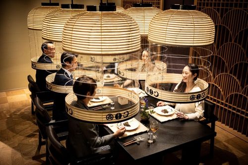 Ăn tối trong vách ngăn kiểu đèn lồng