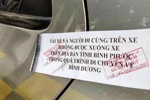 Ôtô bị niêm phong cửa khi qua địa bàn Bình Phước