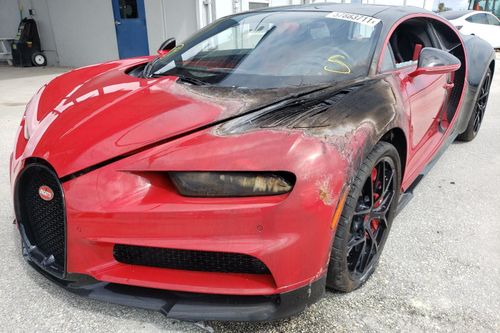 Chiếc Bugatti Chiron Sport cháy loang lổ được rao với giá 345.000 USD
