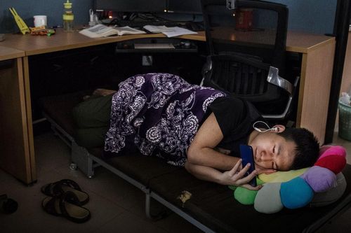 Cuộc chiến chống làm thêm giờ không cân sức
