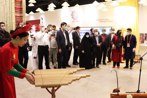 Cựu Tổng thống Cộng hòa Hồi giáo Iran tới thăm Nhà Triển lãm Việt Nam tại EXPO 2020 Dubai