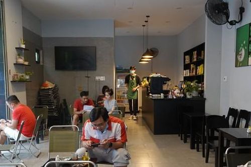Đà Nẵng: Ngày đầu quán xá phục vụ khách tại chỗ