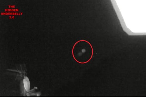 Cực nóng: UFO hình tròn âm thầm theo dõi con người ở Tây Ban Nha?