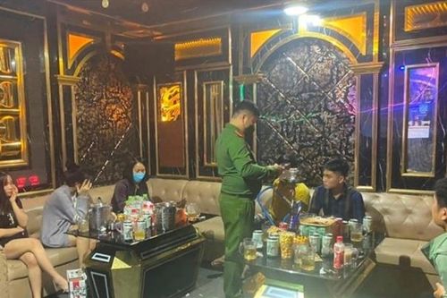 Hải Phòng: Phát hiện quán karaoe hoạt động 'chui', đón 17 khách hát giữa mùa dịch