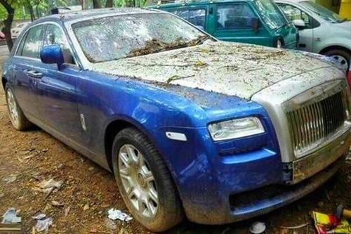Rolls-Royce siêu sang bị bỏ rơi tại Ấn Độ