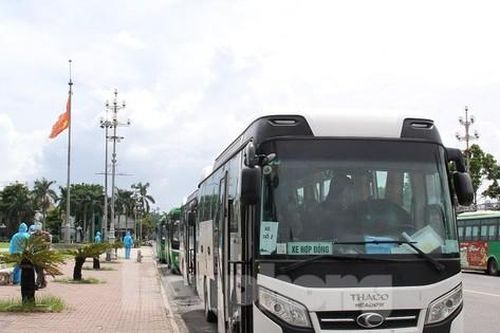 Chuyến bay đầu tiên đón công dân các tỉnh, thành phía nam về đến Quảng Ngãi