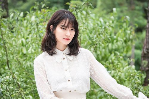 Shin Min Ah 'Điệu Cha-Cha-Cha làng biển' nhận bằng khen của Tống thống