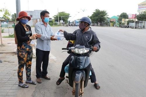 Ninh Thuận linh hoạt hỗ trợ người dân về quê từ vùng dịch COVID-19