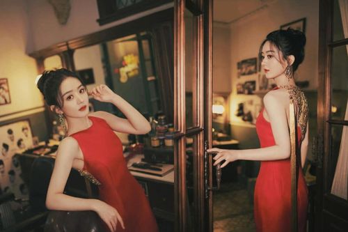 Triệu Lệ Dĩnh hiếm hoi mặc váy đỏ mang vẻ đẹp cổ điển hút mắt