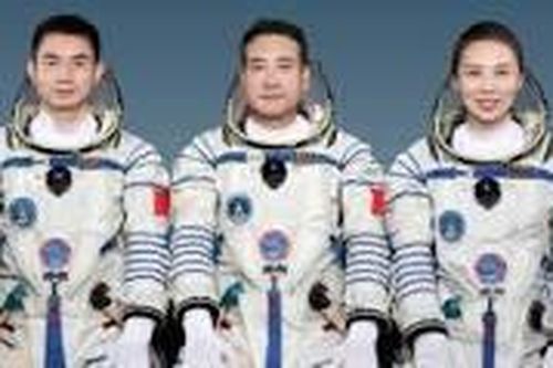 Trung Quốc lần đầu tiên đưa phi hành gia nữ lên trạm vũ trụ