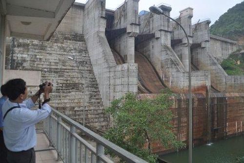 Kinh tế Chưa tìm thấy 2 nạn nhân mất tích trên sông Bồ