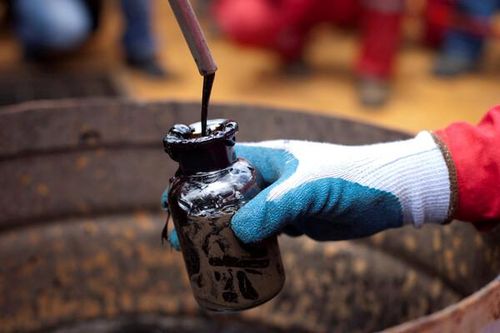 Giá dầu tăng lên mức cao nhất trong 3 năm do dự báo thâm hụt nguồn cung