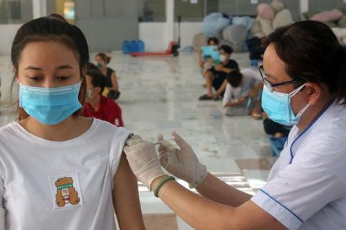 TP. Hồ Chí Minh đề xuất tiêm vaccine phòng Covid-19 cho trẻ 12 - 17 tuổi từ ngày 22.10