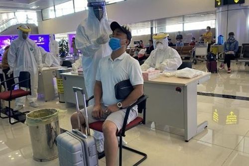 Hà Nội có thêm 10 ca dương tính với SARS-CoV-2 là người về từ các vùng dịch